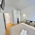 White 1 Bd Old Town By Domvia Kaunas