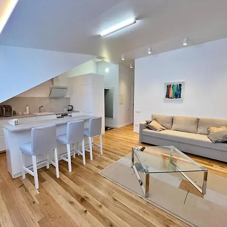 White 1 Bd Old Town By Hostlovers *