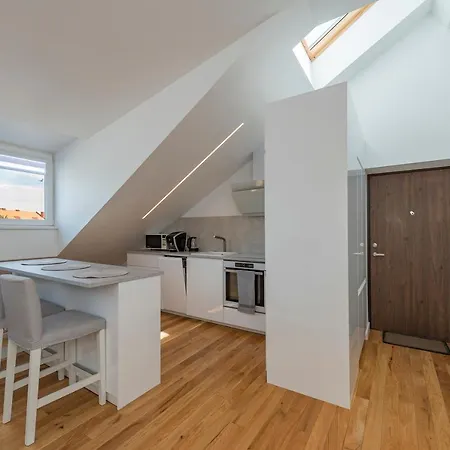 White 1 Bd Old Town Apartment By Domvia Apartment