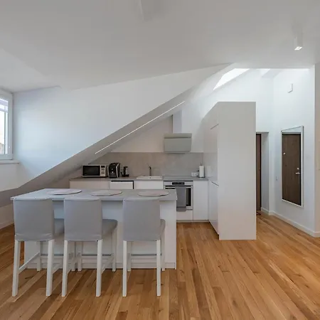 Apartment White 1 Bd Old Town By Hostlovers
