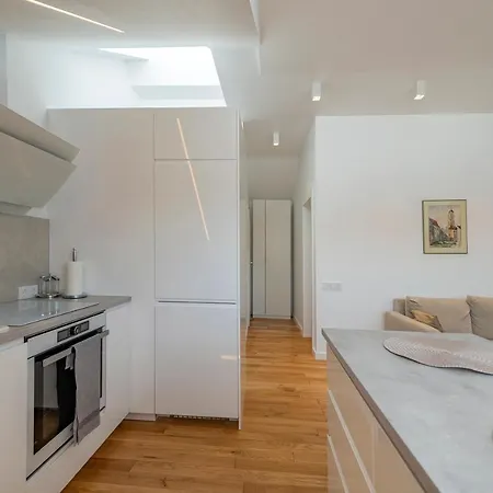 Apartment White 1 Bd Old Town By Hostlovers *