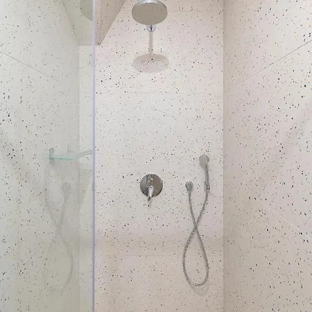White 1 Bd Old Town By Hostlovers Apartment Kaunas