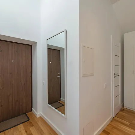 White 1 Bd Old Town Apartment By Domvia * Kaunas