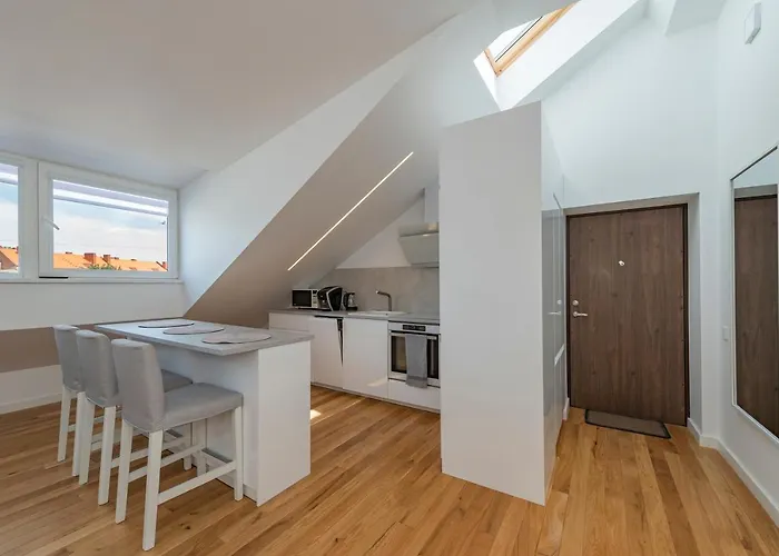 White 1 Bd Old Town Apartment By Domvia Apartment